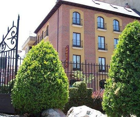 Hostal Quevedo Леон Экстерьер фото