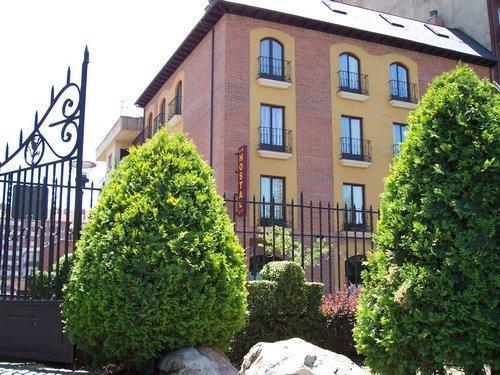 Hostal Quevedo Леон Экстерьер фото
